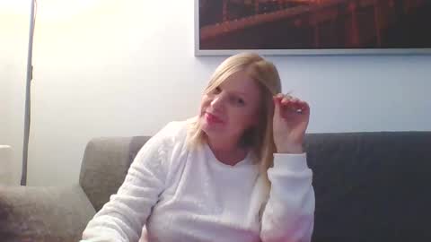 Marlyn online show from December 3, 2024, 9:34 pm