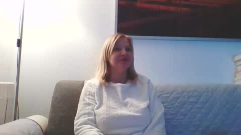 Marlyn online show from November 27, 2025, 9:39 pm