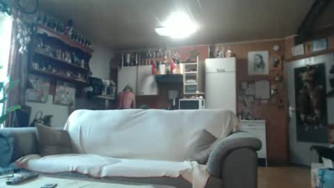 Snapshot of lovetobenaked10 chatting on April 20, 2026, 2:09 pm aaron online show from April 20, 2026, 2:09 pm