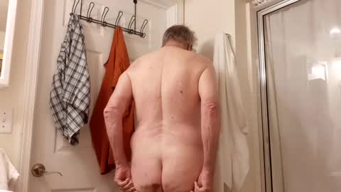 Lovetobeseen9 online show from October 2, 2025, 12:45 pm