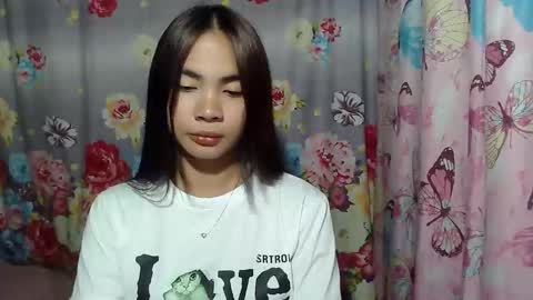 loving_rhean online show from May 1, 2026, 10:42 am