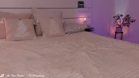    .       online show from January 26, 2025, 12:01 pm