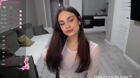 Snapshot of loxy_ chatting on September 21, 2025, 9:27 pm Loxy online show from September 21, 2025, 9:27 pm