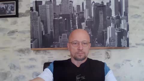 Snapshot of lrda49 chatting on April 20, 2026, 9:01 am Espigle online show from April 20, 2026, 9:01 am