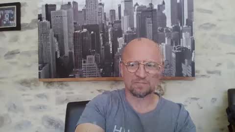 Snapshot of lrda49 chatting on May 20, 2026, 11:05 am Espigle online show from May 20, 2026, 11:05 am