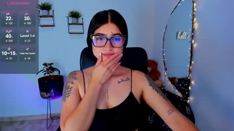 Luana online show from December 17, 2024, 2:33 pm