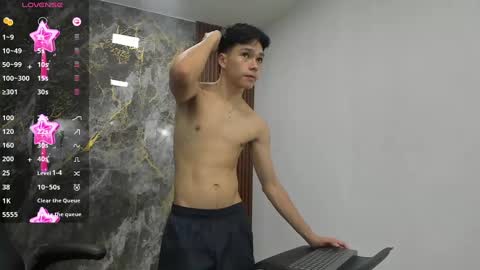 lUAN online show from March 10, 2025, 11:21 am