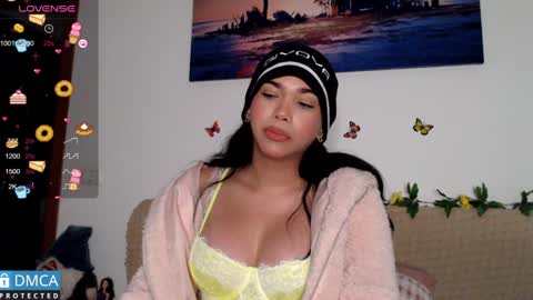 luara_ online show from January 7, 2025, 6:38 am