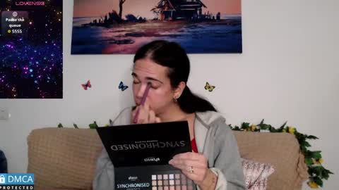 luara_ online show from April 7, 2026, 6:58 am