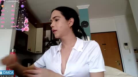 luara_ online show from May 21, 2026, 2:13 pm