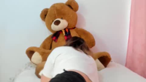 luara__01__lecat_1 online show from October 24, 2025, 7:10 pm