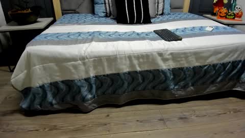 luca_morettii online show from October 22, 2025, 12:05 pm