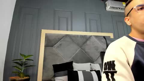 luca_morettii online show from November 1, 2025, 12:07 pm