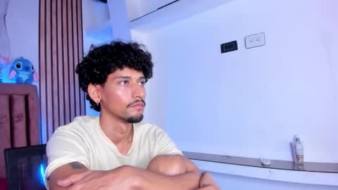 Snapshot of luca_wollf chatting on December 1, 2025, 2:55 pm Luca online show from December 1, 2025, 2:55 pm