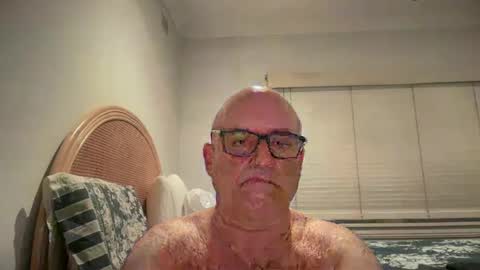 lucas10004 online show from December 17, 2024, 12:00 pm