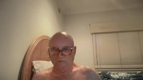 lucas10004 online show from February 2, 2025, 10:13 am