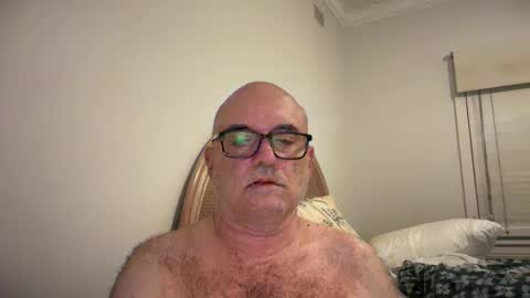 lucas10004 online show from February 15, 2025, 12:33 pm