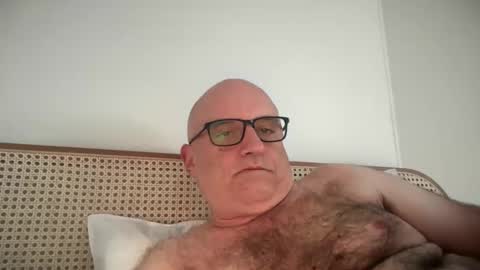 lucas10004 online show from October 6, 2025, 5:38 am