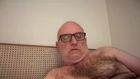 lucas10004 online show from October 19, 2025, 9:32 am