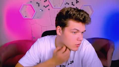 lucas_long_ online show from November 11, 2025, 10:04 am