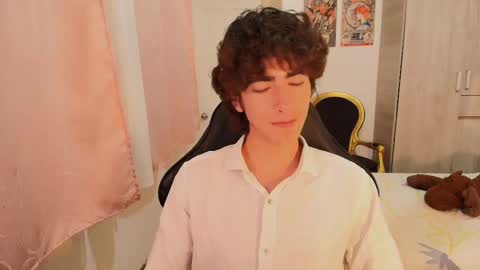 lucas_xo online show from October 22, 2025, 11:48 pm
