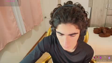 lucas_xo online show from November 12, 2025, 12:44 am
