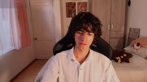 lucas_xo online show from December 14, 2025, 9:41 pm