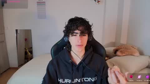 lucas_xo online show from February 26, 2026, 10:20 pm