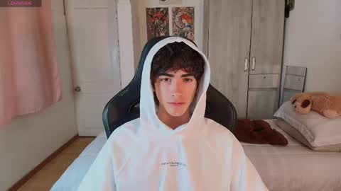lucas_xo online show from May 26, 2026, 10:50 pm