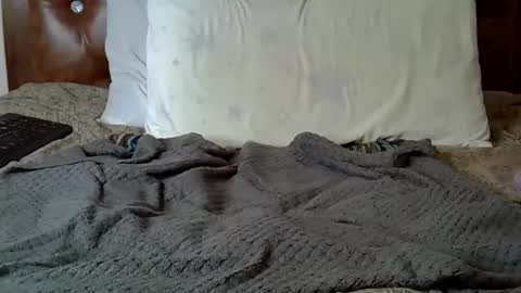 Luchia online show from December 16, 2025, 4:12 pm