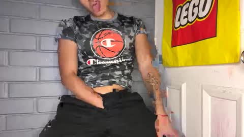 Snapshot of luchosaando chatting on December 28, 2024, 2:43 am Felipe online show from December 28, 2024, 2:43 am