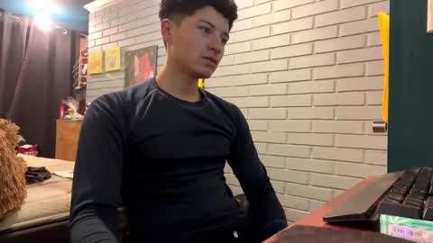 Snapshot of luchosaando chatting on February 24, 2025, 1:35 am Felipe online show from February 24, 2025, 1:35 am