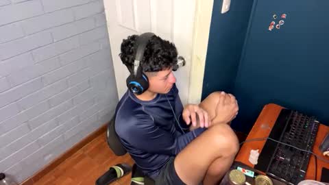 Snapshot of luchosaando chatting on February 28, 2025, 1:37 am Felipe online show from February 28, 2025, 1:37 am