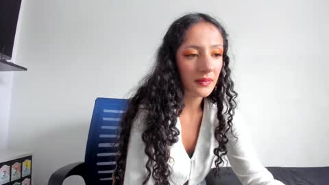 Lucia online show from September 26, 2025, 8:35 pm