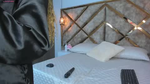 Snapshot of lucia_janne chatting on May 26, 2026, 9:33 pm Lucla online show from May 26, 2026, 9:33 pm