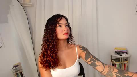 Lucia online show from March 7, 2025, 6:54 pm