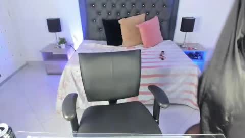 Lucia online show from November 8, 2025, 4:23 am