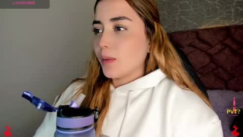 lucia star  online show from January 3, 2025, 6:14 pm