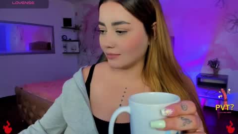 lucia star  online show from February 21, 2025, 5:35 am