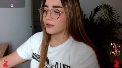 lucia star  online show from April 16, 2026, 5:47 pm