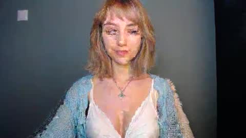 Snapshot of luciacam20 chatting on February 17, 2026, 7:38 am Lucy online show from February 17, 2026, 7:38 am