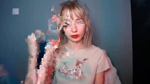 Snapshot of luciacam20 chatting on February 22, 2026, 7:29 am Lucy online show from February 22, 2026, 7:29 am