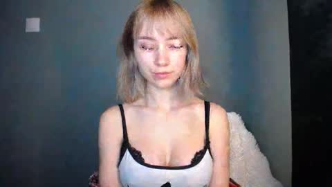 Snapshot of luciacam20 chatting on February 23, 2026, 8:01 am Lucy online show from February 23, 2026, 8:01 am