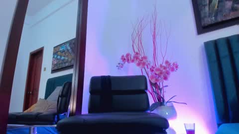 LuciaFerrero online show from February 18, 2025, 9:42 pm