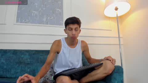 Snapshot of lucian_davi chatting on September 27, 2025, 3:55 am Pirulo online show from September 27, 2025, 3:55 am