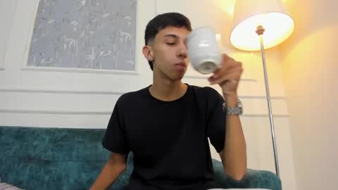 Snapshot of lucian_davi chatting on October 1, 2025, 12:00 pm Pirulo online show from October 1, 2025, 12:00 pm
