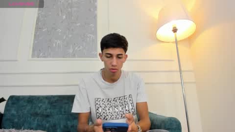 Snapshot of lucian_davi chatting on October 6, 2025, 12:13 pm Pirulo online show from October 6, 2025, 12:13 pm