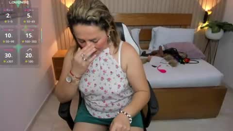 Snapshot of luciana_ballesteros chatting on June 26, 2026, 12:20 pm Luciana online show from June 26, 2026, 12:20 pm