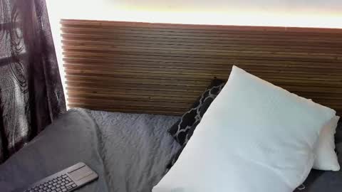 luciana_evanss_ online show from May 4, 2026, 8:49 pm