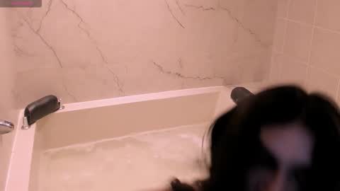 Luciana online show from December 15, 2025, 9:41 pm